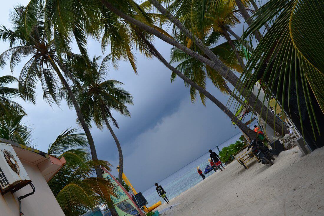 Regenwolken op Maafushi