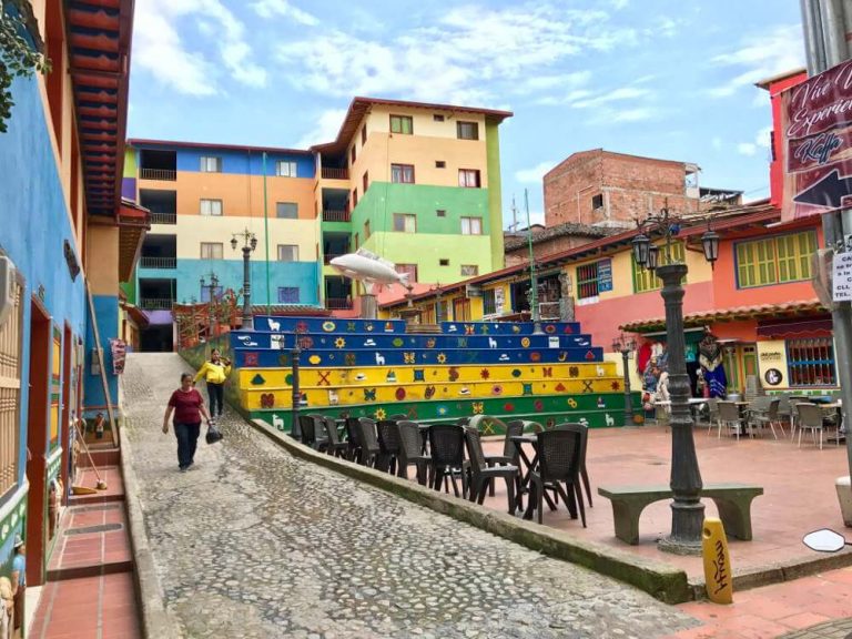 Plazoleta de Los Zócalos in Guatape